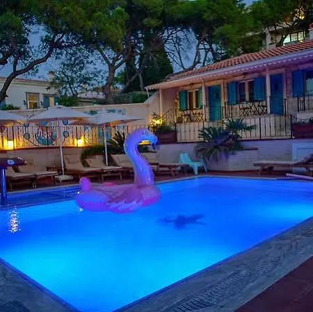 Ξενοδοχείο Karamela 3*